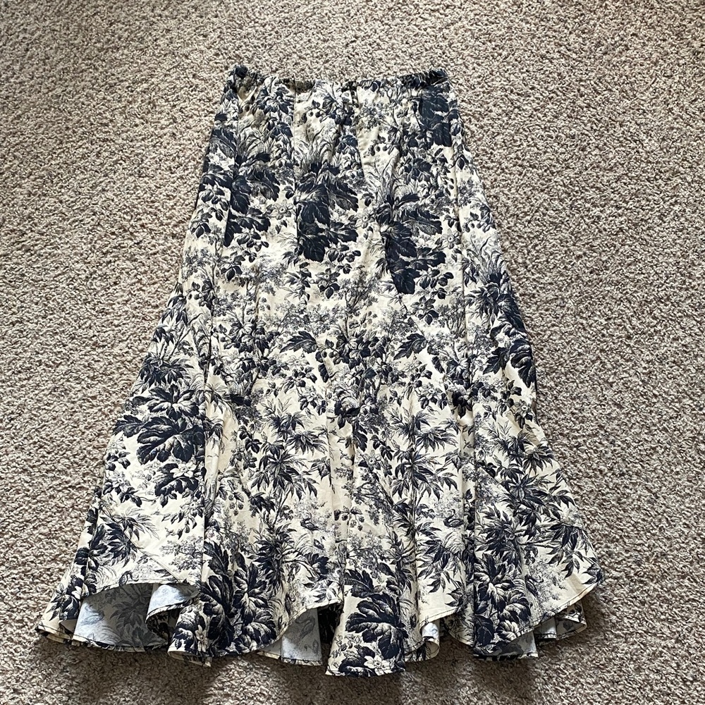 Tuckernuck Black and White Floral A-Line Skirt